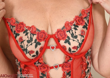 Angel Grave Granny Redhead Lingerie photo 02 - All Over 30 gallery 9byZs5LN