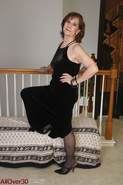 Lynn Mature Natural Stockings photo 01 All Over 30 gallery