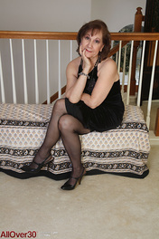 Lynn Mature Natural Stockings photo 02 All Over 30 gallery