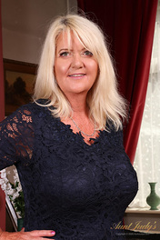 Lady Lesley Mature Blonde Lingerie photo 03 Aunt Judys gallery