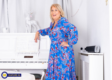 Cassandra Uk Mature Blonde Lingerie photo 01 Mature NL gallery