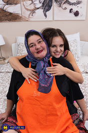 Edina & Olivia Zlota Mature Brunette Posing photo 12 Mature NL gallery