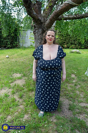 Xxl Lady Mature Brunette Big Tits photo 02 Mature NL gallery