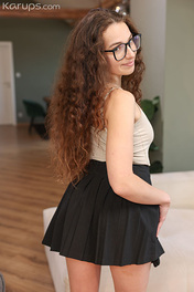 Nikol Raklova Mature Brunette Small Tits photo 02 Karups PC gallery